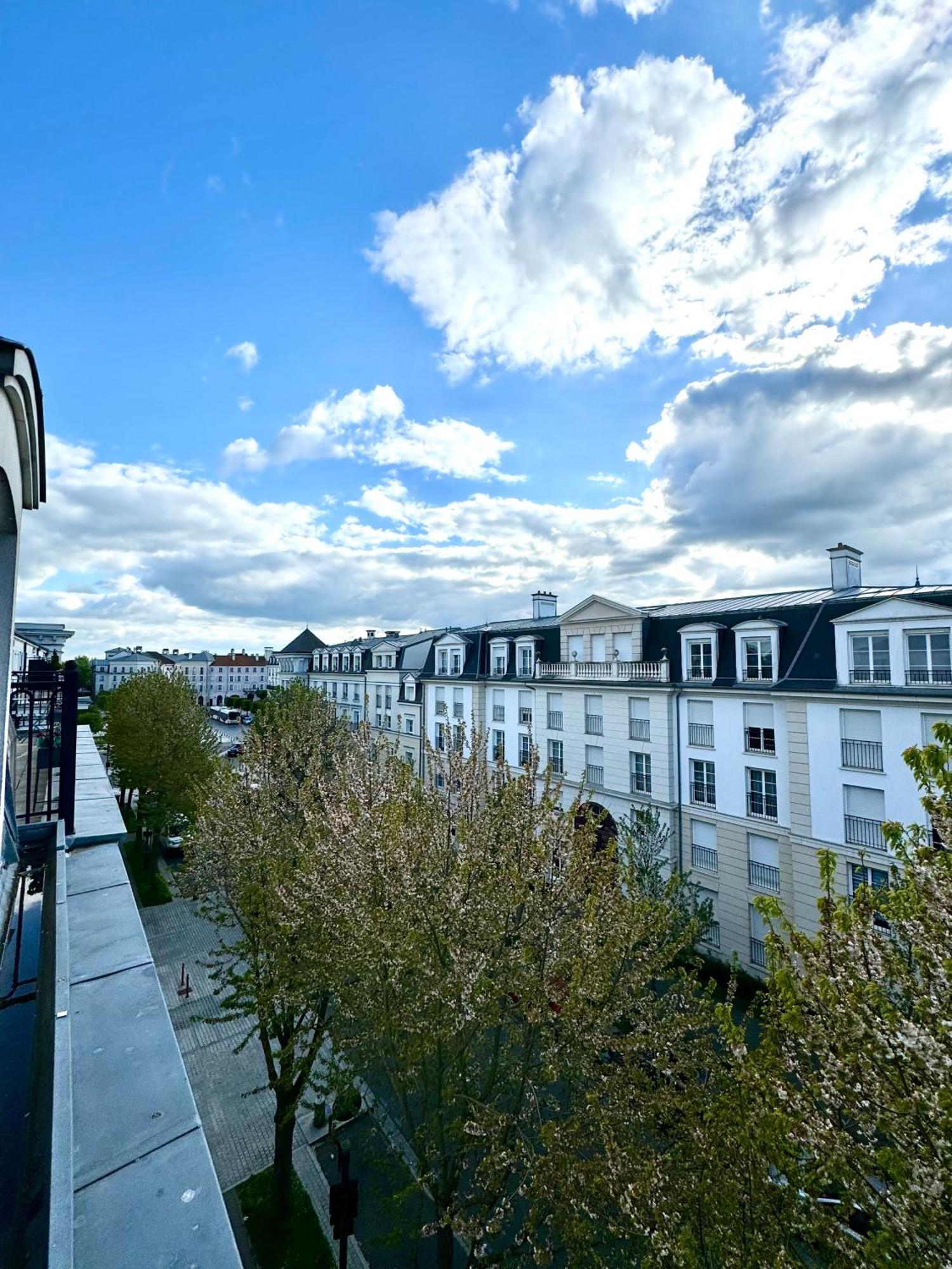 Suite Medicis Near Disneyland Сери Екстериор снимка